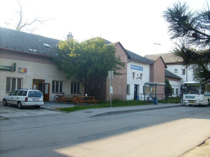 Budova železniční stanice Křenovice - horní nádraží